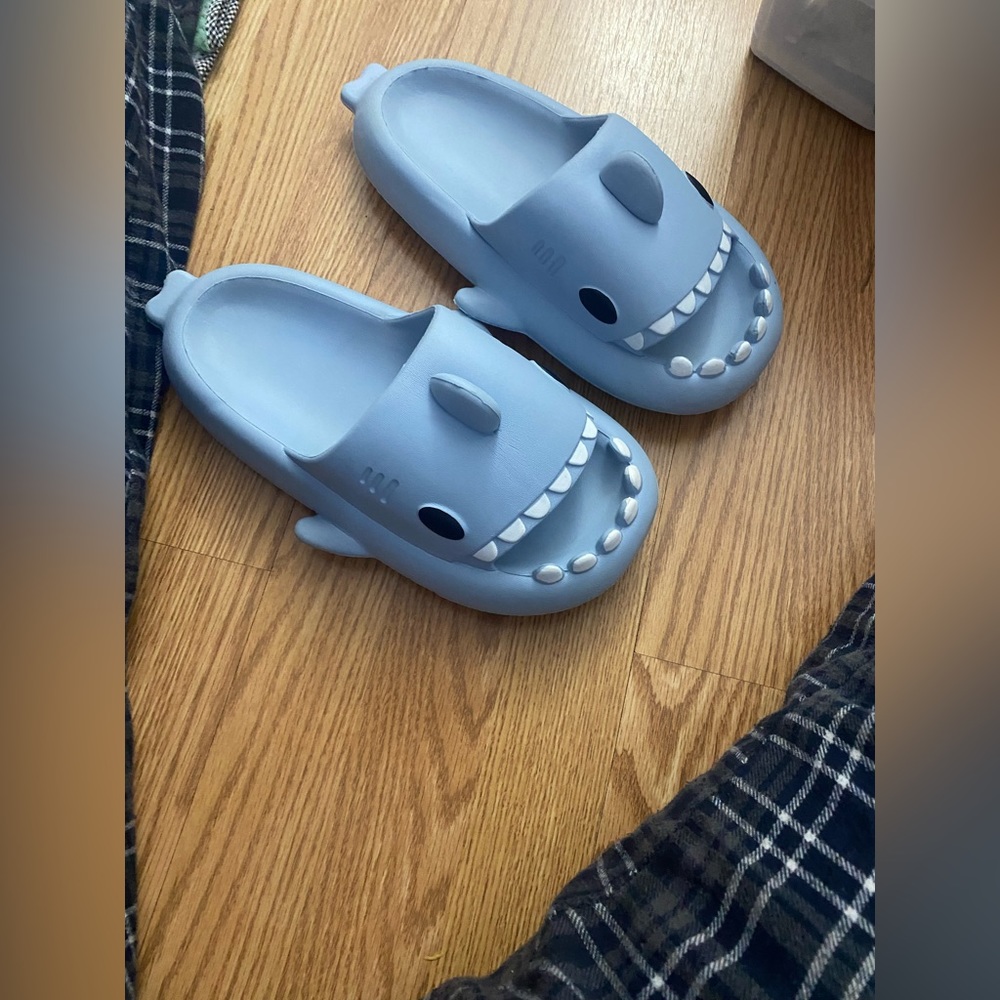 BLUE SHARK SLIDES